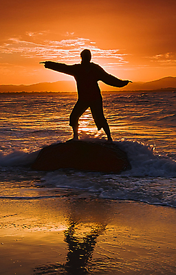 포토 JPG 해외이미지 구름 여자 행복 실루엣 모래 자연 하늘 사람 성인 사람없음 야외 일몰 기쁨 표현 호주 떨어짐 암초 특별함 해외202004 해외포토 자연요소 감정 컨셉 촬영기법 노을 오세아니아 생태계 파일형식 이미지허브