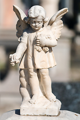 포토 JPG 해외이미지 응시 여자 아들 어린이 가족 남편 함께함 소년 사람없음 야외 검은색 슬픔 기도 죽음 무덤 아빠 떨어짐 질병 애도 방문 천국 기념물 통과 장례 적자 혼자 해외202004 해외포토 시선 남자 감정 컬러 컨셉 의학 관계 사람 파일형식 이미지허브