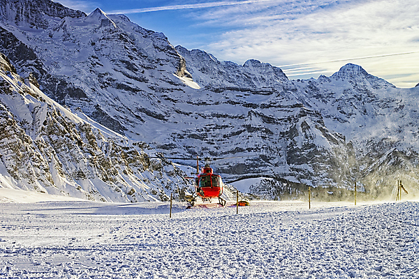 포토 JPG 해외이미지 조각 겨울 휴가 스키 불꽃 산 경사 사람없음 빨간색 파란색 햇빛 흰색 헬리콥터 스위스 항공 휴양지 함선 알프스 산악지대 절정 착륙 해외202004 해외포토 계절 유럽 컬러 배_교통 불 겨울스포츠 비행기 태양 장소 파일형식 이미지허브