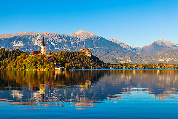 포토 JPG 해외이미지 전통 유럽 호수 여행 건축양식 자연 산 파노라마 풍경 사람없음 야외 건물 물 파란색 반사 노란색 교회 평화 탑 계곡 침묵 고요 가을 중세 역사 재산 황금 언덕 그림 알프스 슬로베니아 옛날 카피스페이스 해외202004 해외포토 자연요소 건축물 계절 건축 나라 컬러 컨셉 종교건축 촬영기법 금융 소리 공백 생태계 파일형식 이미지허브