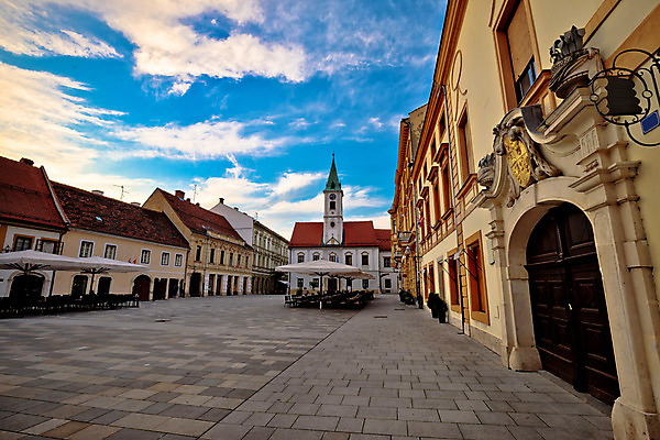 포토 JPG 해외이미지 나무 구름 공원 유럽 건축양식 자동차 자연 하늘 거리 사람없음 야외 건물 초록색 파란색 도시풍경 컬러풀 교회 탑 산책로 바위 도시 보행자 센터 역사 정사각형 장면 북쪽 타운 크로아티아 스카이라인 동유럽 바로크 해외202004 해외포토 자연요소 도형 식물 건축물 공공시설 건축 나라 길 육상교통 컬러 종교건축 풍경 돌_바위 방향 생태계 파일형식 이미지허브