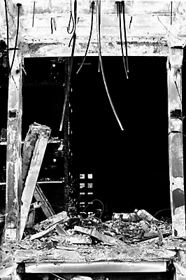 포토 JPG 해외이미지 외관 산업 벽 백그라운드 건축양식 벽돌 주택 사람없음 야외 건물 쌓기 손상 바위 도시 업무 쓰레기 파편 위험 폭발 폭탄 전쟁 먼지 보험 낭비 깨짐 단절 옛날 재앙 지진 철강 콘크리트 파멸 해외202004 해외포토 건축물 건축 컨셉 모션 돌_바위 작업 폭발물 자연재해 파일형식 소멸 이미지허브