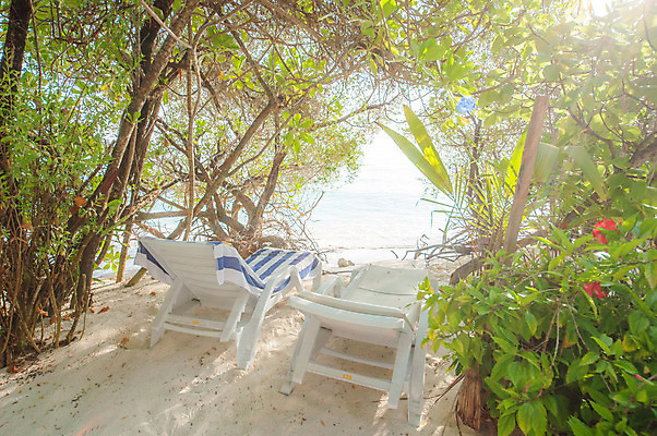 포토 JPG 해외이미지 구름 모래 바다 의자 하늘 휴식 사람없음 오두막 방갈로 몰디브 내추럴 해외202004 해외포토 자연요소 아시아 가구 컨셉 숙소 파일형식 이미지허브