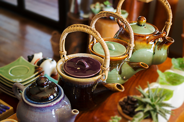 포토 JPG 해외이미지 음료 자연 휴식 실내 건강 사람없음 옆모습 컵 초록색 그룹 찻잔 찻주전자 녹차 건강식 백자 해외202004 해외포토 식기 음식 뷰포인트 컬러 컨셉 주전자 잔 내부 차_음료 도자기 생태계 파일형식 이미지허브