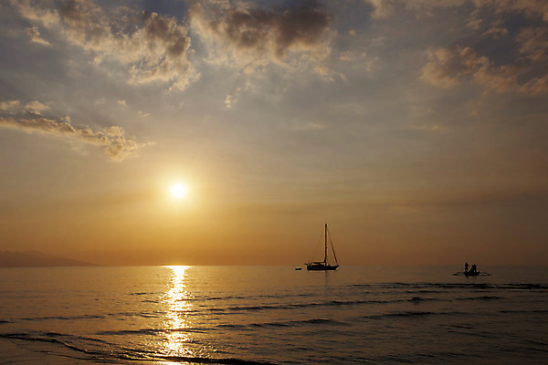 포토 JPG 해외이미지 라이프스타일 실루엣 아시아 모래 스포츠 파도 바다 섬 여행 백그라운드 오렌지 자연 하늘 휴가 사람 풍경 사람없음 야외 물 여름 햇빛 태양 일출 수영 황혼 일몰 서핑보드 서핑 휴양지 발리 인도네시아 수평선 해외202004 해외포토 자연요소 계절 나라 과일 촬영기법 생활 노을 장소 수상스포츠 보드_스포츠 생태계 파일형식 이미지허브