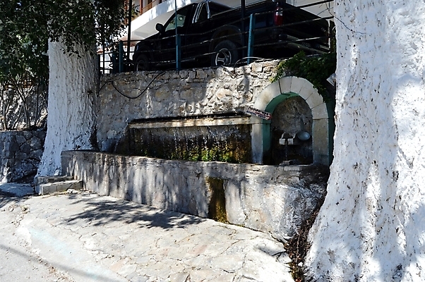 포토 JPG 해외이미지 디자인 공원 음료 벽 조각 여행 백그라운드 건축양식 자연 미술 사람없음 장식 물 머리 금속 봄 흰색 묘사 분수 대리석 청동 옛날 스타일 해외202004 해외포토 자연요소 계절 공공시설 건축 컬러 재료 재질 문화예술 신체부위 생태계 파일형식 이미지허브