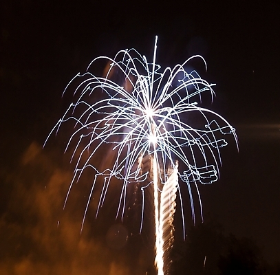포토 JPG 해외이미지 행복 호수 하늘 휴가 불꽃 새로움 기념 폭죽 불꽃놀이 이벤트 사람없음 물 컬러풀 반사 파티 검은색 축제 힘 자유 로켓 축하 야간 폭발 폭발물 기념물 파열 7월 광 독립 추모 해외202004 해외포토 자연요소 감정 무기 컬러 컨셉 놀이 불 날짜 파일형식 이미지허브