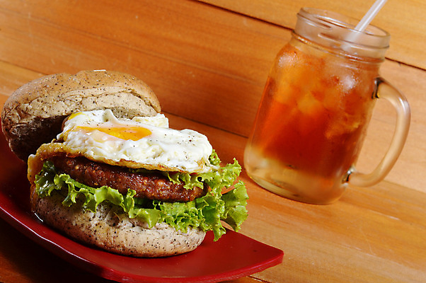 포토 JPG 해외이미지 음료 음식 채소 과일 유리 양파 치즈 귤 샌드위치 육류 사람없음 목재 초록색 빛 갈색 냉동 얼음 검은색 식사 샐러드 젖음 소고기 추위 햄버거 흰색 물방울 신선 칵테일 투명 액체 클래식 달콤 그릴 민트 오브젝트 속도 상쾌 깨 후추 점심식사 번 치즈버거 해외202004 해외포토 자연요소 나무 감정 빵 컬러 컨셉 식재료 재료 재질 주방용품 유제품 주류 패스트푸드 조미료 맛 허브 향신료 파일형식 이미지허브