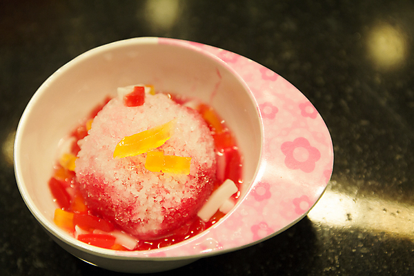 포토 JPG 해외이미지 공원 음료 음식 바다 탁자 디저트 사탕 사람없음 야외 컵 빨간색 여름 컬러풀 숟가락 냉동 얼음 추위 맛 설탕 먹기 집중 크림 상쾌 심플 시럽 면도 충동구매 찌그러짐 염원 인공 해외202004 해외포토 자연요소 식기 계절 공공시설 감정 컬러 가구 컨셉 모션 수저 쇼핑 과소비 파일형식 이미지허브