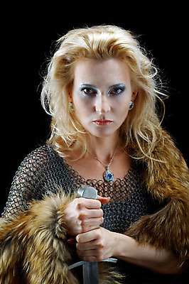 포토 JPG 해외이미지 유럽 털 한명 머리 유행 공연 수확 골동품 중세 역사 클래식 칼 심볼 복고 북쪽 양모 구식 바이킹 옛날 철강 핸드메이드 해외202004 해외포토 1 나라 컨셉 농업 사람 이벤트 신체부위 직물 방향 파일형식 이미지허브