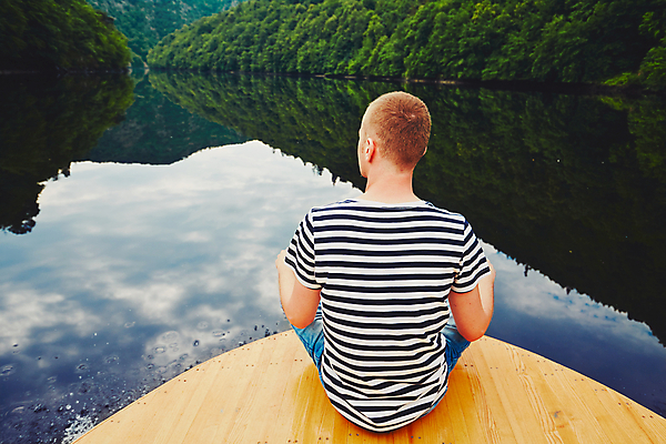 포토 JPG 해외이미지 라이프스타일 호수 여행 셔츠 생각 요트 자연 휴가 한명 사람 앉기 풍경 야외 목재 물 여름 관광지 강 반사 줄무늬 자유 만 보트 고독 숲 나룻배 댐 즐거움 명상 체코 해외202004 해외포토 자연요소 나무 1 계절 공공시설 감정 유럽 컨셉 상의 무늬 배_교통 재료 모션 생활 생태계 파일형식 이미지허브