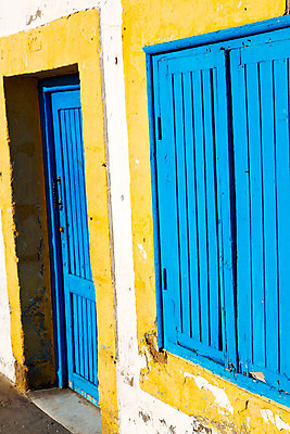 포토 JPG 해외이미지 전통 디자인 외관 종교 문화 여행 패턴 건축양식 창문 아프리카 출입구 주택 사람없음 건물 장식 파란색 갈색 노란색 문 궁전 도시 화려 황금 이슬람교 타일 아치 모스크 대문 모자이크 모로코 놋쇠 메디나 아랍어 옛날 해외202004 해외포토 건축물 건축 나라 컬러 컨셉 고건축 무늬 파일형식 이미지허브