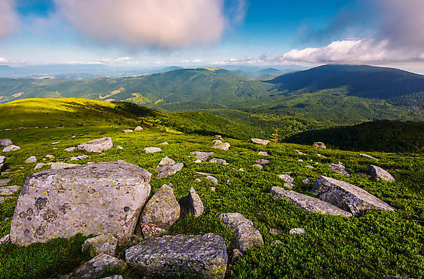 포토 JPG 해외이미지 구름 백그라운드 자연 하늘 날씨 산 풍경 경사 사람없음 야외 여름 귀여움 환경 꿈 바위 분위기 언덕 만족 그림 상승 장면 천국 거인 산악지대 반주 우크라이나 처음 흥미 해외202004 해외포토 자연요소 계절 감정 유럽 컨셉 돌_바위 생태계 파일형식 이미지허브