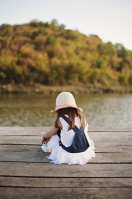 포토 JPG 해외이미지 백인 1 라이프스타일 응시 드레스 여자 행복 호수 어린이 백그라운드 가족 자연 낚시 사람 앉기 사람없음 야외 목재 초록색 물 여름 파란색 강 금발 항구 기쁨 시골 숲 작음 밀짚 혼자 해외202004 해외포토 자연요소 서양인 나무 헤어스타일 시선 옷 계절 감정 컬러 재료 관계 교통시설 모션 레저 생활 짚 크기 생태계 파일형식 이미지허브
