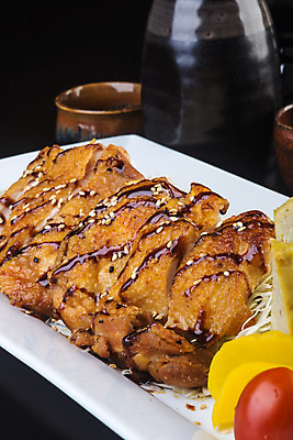 포토 JPG 해외이미지 접시 음식 조각 백그라운드 채소 육류 요리 동양인 사람없음 일본 식사 저녁식사 치킨 튀김 흰색 사발 맛 먹기 속도 깨 점심식사 깊이 스타일 해외202004 해외포토 식기 아시아 컬러 컨셉 식재료 모션 인종 조미료 사기그릇 닭고기요리 파일형식 이미지허브