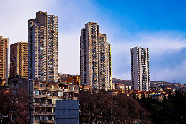 포토 JPG 해외이미지 공원 유럽 바다 건축양식 휴가 거리 안테나 파노라마 해변 사람없음 물 파란색 도시풍경 컬러풀 교회 여행객 항구 고층빌딩 궁전 도시 만 역사 지중해 언덕 타운 크로아티아 달마시안 터키석 해외202004 해외포토 자연요소 공공시설 건축 나라 컬러 고건축 통신 종교건축 교통시설 촬영기법 사람 풍경 빌딩 건물 개 보석 파일형식 이미지허브