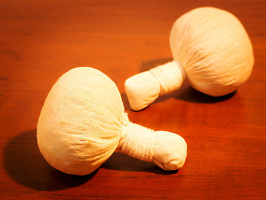 포토 JPG 해외이미지 전통 라이프스타일 웰빙 잎 공 태국 자연 근육 휴식 건강 사람없음 치료 약 스파 화장품 활발 마사지 뜨거움 고급 허브 피부 마사지사 만족 피부관리 향기 아로마 아로마테라피 테라피 내추럴 보충 돌봄 위생관리 치료사 치유 해외202004 해외포토 식물 직업 감정 아시아 컨셉 의학 모션 관리 생활 신체부위 뷰티 생태계 냄새 파일형식 이미지허브