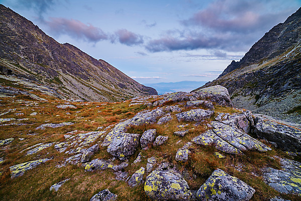 포토 JPG 해외이미지 구름 계절 공원 야생동물 자국 자연 하늘 아침 산 건조 풍경 경사 사람없음 야외 여름 파란색 계곡 새벽 하이킹 바위 황무지 저녁 땅 언덕 장면 지역 암초 오르막 슬로바키아 절정 해외202004 해외포토 주간 자연요소 동물 공공시설 유럽 컬러 레저 돌_바위 야간 생태계 파일형식 이미지허브