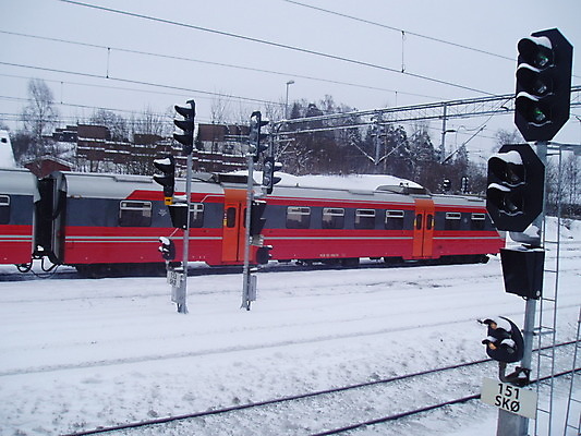 포토 JPG 해외이미지 선 조각 여행 겨울 교통시설 전등 사람없음 빛 기차 기다림 트랙 마차 선로 철강 해외202004 해외포토 계절 육상교통 교통수단 교통 모션 조명 대중교통 시설 파일형식 이미지허브