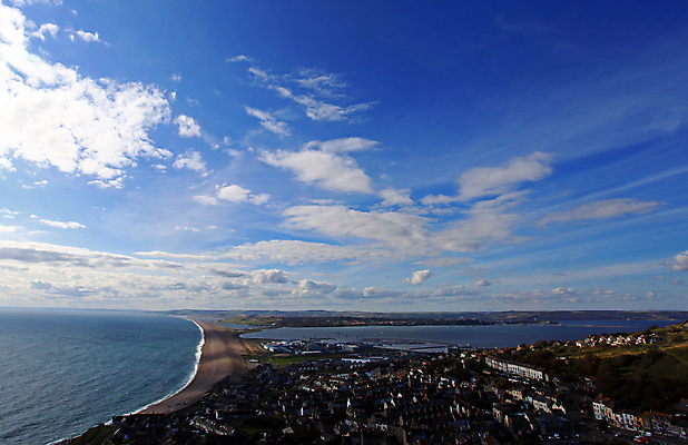 포토 JPG 해외이미지 구름 유럽 스포츠 바다 여행 올림픽 요트 자연 하늘 영국 잉글랜드 주택 항해 풍경 이벤트 사람없음 물 여름 파란색 해외202004 해외포토 자연요소 계절 나라 컬러 배_교통 건물 생태계 파일형식 이미지허브