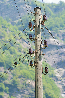 포토 JPG 해외이미지 산업 선 건축양식 사람없음 목재 초록색 환경 탑 힘 흐름 에너지 네트워크 엔지니어 역 전염 철사 볼트 봉 공학 돛대 전송 변압기 분배 재앙 전압 철강 힘찬 경제학 공급 해외202004 해외포토 나무 건축물 교육 건축 컬러 컨셉 재료 교통시설 경제 공구 기술자 질병 감염 파일형식 이미지허브