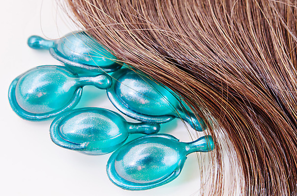 포토 JPG 해외이미지 백그라운드 건강 사람없음 치료 초록색 파란색 빛 알약 약 손상 흰색 보호 상품 약국 테라피 보충 고립 돌봄 수분크림 해외202004 해외포토 컬러 컨셉 의학 모션 뷰티 화장품 파일형식 이미지허브