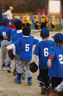 포토 JPG 해외이미지 계절 어린이 스포츠 장갑 유니폼 놀이 소년 사람없음 경쟁 봄 야구 게임 해외202004 해외포토 잡화 옷 남자 컨셉 사람 구기 파일형식 이미지허브