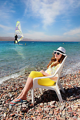 포토 JPG 해외이미지 백인 라이프스타일 여자 수영복 행복 어린이 모래 바다 여행 신체 자연 하늘 휴가 휴식 건강 한명 사람 성인 야외 물 여름 파란색 선글라스 태양 유행 흰색 선탠 파라다이스 해외202004 해외포토 자연요소 서양인 1 옷 계절 감정 안경 컬러 컨셉 생활 생태계 파일형식 이미지허브