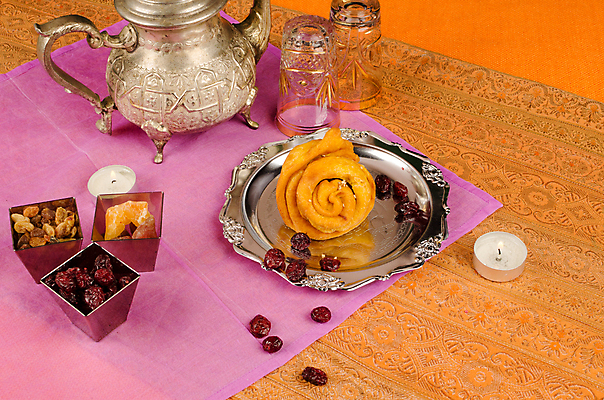 포토 JPG 해외이미지 전통 계절 음식 부분 디저트 사람없음 세로 쿠키 달콤 찻주전자 이슬람교 굽기 서빙 라마단 아랍어 정물화 페스츄리 핸드메이드 해외202004 해외포토 종교 빵 주전자 맛 구이 그림 파일형식 이미지허브