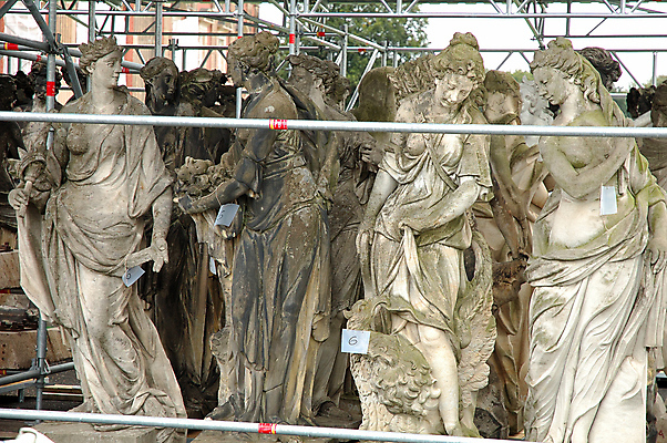 포토 JPG 해외이미지 공원 여자 유럽 조각 건축양식 독일 서기 사람없음 조각상 숫자 궁전 골동품 역사 수리 천연기념물 명품 옛날 많음 해외202004 해외포토 문자 공공시설 건축 나라 컨셉 고건축 모션 사람 조형물 상품 파일형식 이미지허브