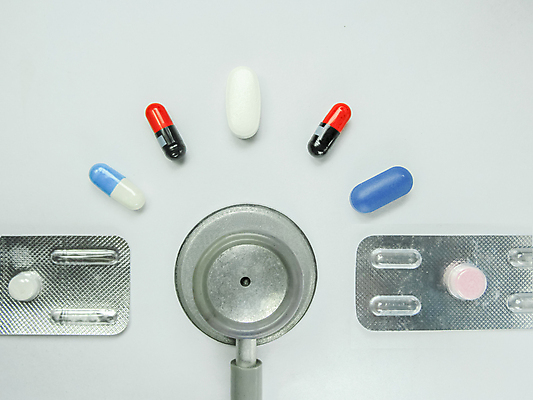 포토 JPG 해외이미지 직업 백그라운드 청진기 탁자 건강 병원 사람없음 치료 약 진료 듣기 장비 의사 흰색 기구 공구 하트 긴급 맥박 질병 약국 측정 보고서 처방 고립 돌봄 심장병 약사 해외202004 해외포토 모양 컬러 가구 의학 의료기기 모션 의료진 도구 파일형식 이미지허브