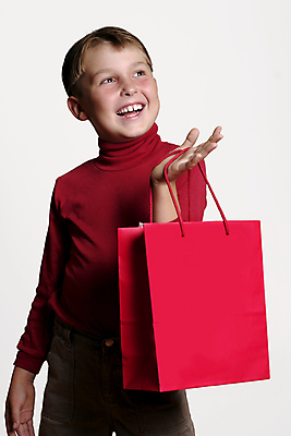포토 JPG 해외이미지 계절 남자 행복 어린이 크리스마스 가방 응원 휴가 기념 선물 한명 소년 빨간색 쇼핑 상점 축제 기쁨 잡기 생일 구매 주기 비용 해외202004 해외포토 1 잡화 기념일 감정 컬러 모션 사람 경제 파일형식 이미지허브