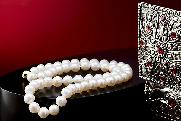 포토 JPG 해외이미지 모양 백그라운드 패턴 목걸이 선물 사랑 사람없음 목재 장식 빨간색 빛 유행 검은색 침묵 장비 골동품 흰색 황금 상품 보석 구슬 질감 공상 보물 구성 궤 대칭 해외202004 해외포토 나무 감정 컬러 무늬 재료 장신구 소리 광석 파일형식 이미지허브