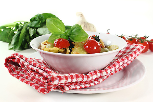 포토 JPG 해외이미지 전통 접시 토마토 치즈 파스타 요리 사람없음 식사 이탈리아 이탈리아음식 지중해 버터 바질 폭식 채식주의자 해외202004 해외포토 식기 유럽 바다 채소 유제품 서양음식 채식 파일형식 이미지허브