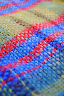 포토 JPG 해외이미지 전통 디자인 옷 백그라운드 패턴 탁자 추상 사람없음 빨간색 파란색 소풍 노란색 보라색 매트 덮개 직물 면 던지기 실 클래식 담요 질감 복고 체크무늬 정사각형 진홍색 짜임 대각선 양모 스타일 해외202004 해외포토 도형 선 컬러 가구 컨셉 무늬 모션 야외활동 뚜껑 파일형식 이미지허브