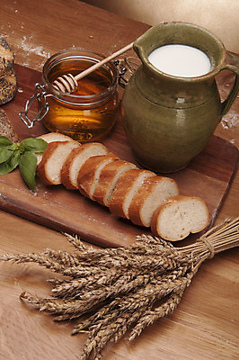 포토 JPG 해외이미지 식물 구름 전통 음식 빵 조각 백그라운드 다이어트 채소 과일 자연 탁자 하늘 아침 치즈 건조 파스타 건강 옥수수 씨앗 사람없음 목재 파란색 빛 갈색 주방 식사 빵집 맛 아침식사 상품 굽기 향수 준비 유기농 심플 밀가루 꿀 덩어리 작살 호밀 귀리 해외202004 해외포토 주간 자연요소 나무 웰빙 컬러 가구 컨셉 재료 유제품 곡류 서양음식 상점 화장품 가루 구이 생태계 파일형식 이미지허브