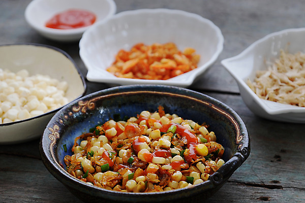 포토 JPG 해외이미지 접시 음식 양파 새우 건조 옥수수 요리 사람없음 빨간색 초록색 노란색 튀김 사발 먹기 베트남 버터 길거리음식 해외202004 해외포토 식기 컬러 채소 모션 곡류 갑각류 동남아시아 사기그릇 파일형식 이미지허브
