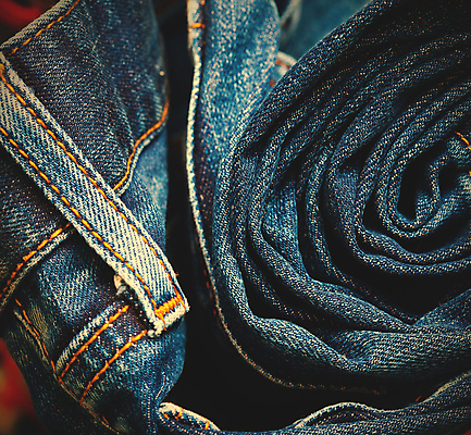 포토 JPG 해외이미지 부분 선물 사람없음 파란색 유행 힘 수확 청바지 직물 면 거친 클래식 남색 그림 질감 복고 롤 대각선 옛날 접기 스타일 해외202004 해외포토 선 컬러 컨셉 농업 바지 모션 파일형식 이미지허브