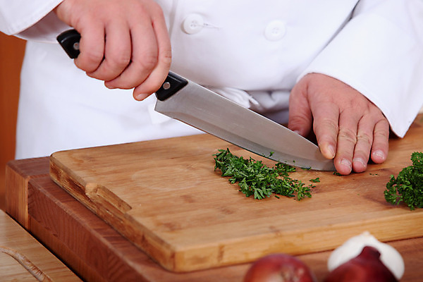 포토 JPG 해외이미지 직업 손 잡화 옷 여자 음식 재료 실내 파슬리 관리 요리 사람 사람없음 내부 목재 빨간색 초록색 주방 식당 요리사 식사 저녁식사 샐러드 흰색 신선 업무 칼날 칼 자르기 묘사 준비 유기농 조리대 레시피 성분 내추럴 숙성 해외202004 해외포토 나무 웰빙 컬러 채소 모션 신체부위 상점 작업 파일형식 이미지허브