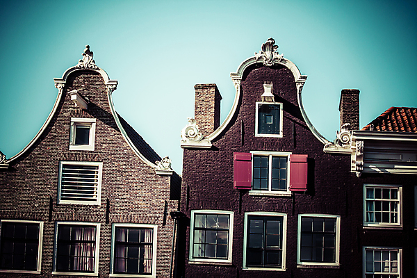 포토 JPG 해외이미지 전통 외관 유럽 문화 여행 건축양식 창문 교통시설 지붕 휴가 벽돌 거리 주택 사람없음 야외 건물 물 여름 강 반사 여행객 자전거 수확 도시 보트 역사 네덜란드 순환 운하 타운 암스테르담 옛날 줄서기 해외202004 해외포토 자연요소 건축물 계절 건축 나라 교통 농업 배_교통 모션 사람 바이크 시설 파일형식 이미지허브