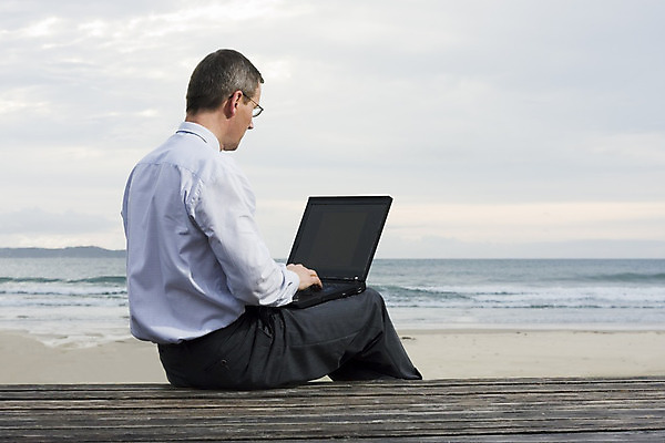 포토 JPG 해외이미지 직업 1 남자 바다 여행 인터넷 비즈니스 통신 자연 하늘 모바일 휴가 휴식 노동자 한명 사람 앉기 성인 야외 물 여름 파란색 노트북 컴퓨터 공책 업무 작업 비즈니스맨 무선전화기 경영자 경영 해외202004 해외포토 자연요소 계절 컬러 컨셉 모션 문구용품 전자제품 직장인 전화기 리더 생태계 파일형식 이미지허브