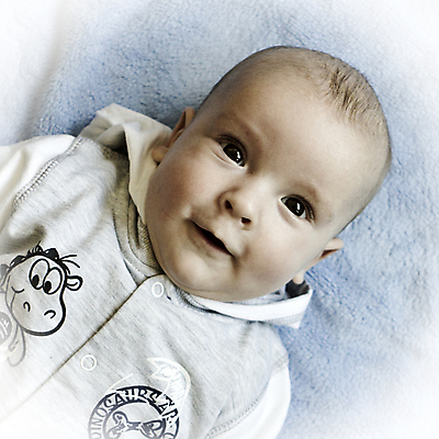 포토 JPG 해외이미지 백인 행복 얼굴 어린이 한명 웃음 사람 소년 파란색 갈색 머리 기쁨 흰색 아기 신생아 닫기 달콤 작음 담요 묘사 싱글 월 거짓말 걸음마 혼자 해외202004 해외포토 서양인 1 남자 감정 컬러 모션 표정 신체부위 날짜 맛 크기 파일형식 이미지허브