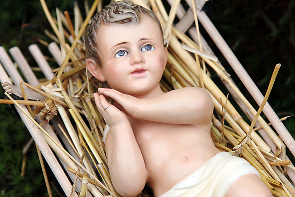 포토 JPG 해외이미지 계절 기독교 종교 어린이 크리스마스 엄마 휴가 사람없음 장식 교회 성경 축하 아기 예수 야간 장면 신성 요셉 베들레헴 신앙심 해외202004 해외포토 자연요소 기념일 컨셉 종교용품 가족 종교건축 사람 건물 신_종교 파일형식 이미지허브