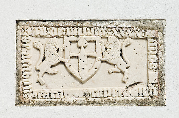 포토 JPG 해외이미지 무기 여행 건축양식 사람없음 야외 장식 가로 코트 흰색 역사 재산 사자 포르투갈 심볼 대리석 방패 천연기념물 고딕 보호구역 세기 옛날 스타일 해외202004 해외포토 건축 유럽 컬러 재료 포유류 모션 금융 외투 구역 파일형식 이미지허브