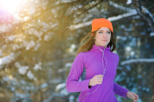 포토 JPG 해외이미지 백인 라이프스타일 공원 여자 행복 겨울 따뜻함 건강 한명 성인 야외 달리기 조깅 운동 맑음 숲 연습 성인여자한명만 해외202004 해외포토 서양인 1 계절 공공시설 감정 모션 날씨 사람 생활 여자한명만 성인여자만 파일형식 이미지허브