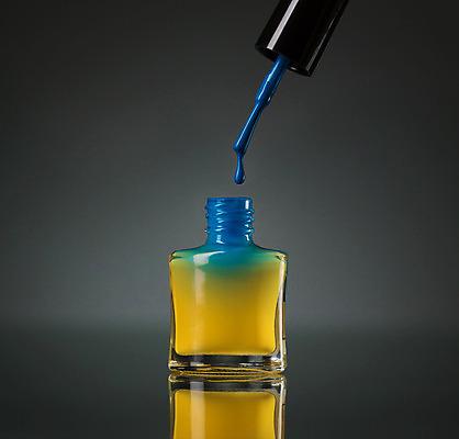 포토 JPG 해외이미지 사람없음 파란색 노란색 화장품 흐름 화려 붓기 우아함 떨어짐 손톱관리 네일아트 오브젝트 매니큐어 흘림 매니큐어솔 스타일 해외202004 해외포토 컬러 컨셉 모션 뷰티 솔 파일형식 이미지허브