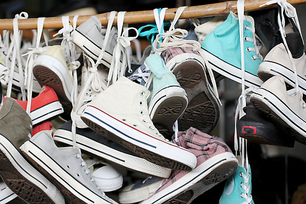 포토 JPG 해외이미지 운동화 신발 사람없음 상점 장비 시장 매각 옛날 해외202004 해외포토 파일형식 이미지허브