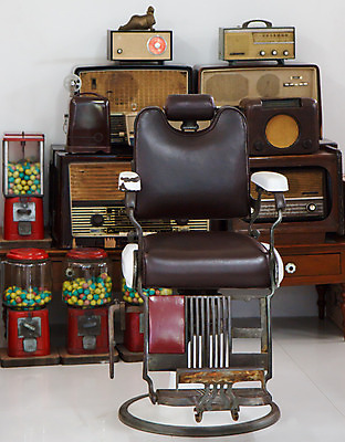 포토 JPG 해외이미지 직업 디자인 벽 가구 의자 비즈니스 벽돌 사람없음 내부 빨간색 화장 갈색 유행 상점 금속 거울 장비 수확 미용사 이발 자르기 이발소 그런지 돌봄 옛날 이발사 해외202004 해외포토 컬러 생활용품 농업 모션 재질 뷰티 뷰티샵 파일형식 이미지허브