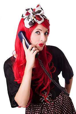 포토 JPG 해외이미지 손 여자 행복 셔츠 통신 청소년 대화 한명 사람 성인 빨간색 빛 유행 턱괴기 놀람 잡기 화려 유혹 전화기 확인 충격 스타일 해외202004 해외포토 1 감정 컬러 컨셉 상의 모션 표정 말하기 신체부위 파일형식 이미지허브