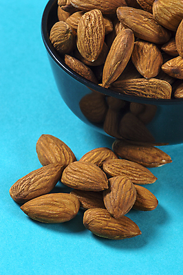 포토 JPG 해외이미지 그릇 백그라운드 다이어트 건조 사람없음 파란색 아몬드 해외202004 해외포토 식기 컬러 건강 견과류 파일형식 이미지허브